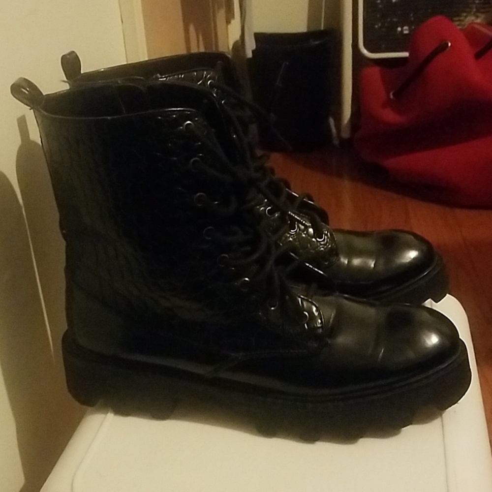 Boots - Picture 4 of 4